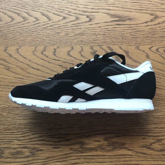 BNIB Reebok Classic Leather and Nylon Running Shoes - Picture 2 of 7